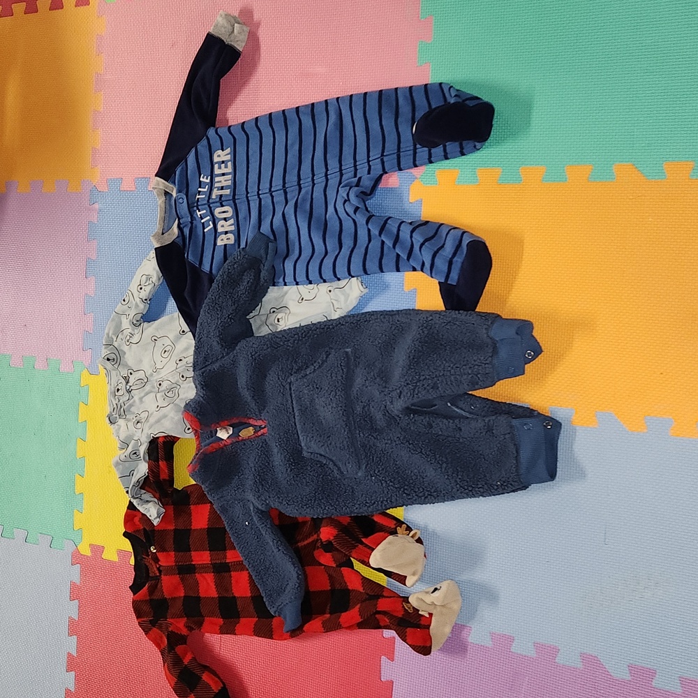 4 carter's size 6 months outfits,  like new